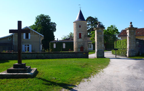 拉圖瑪?shù)賮喛司魄f（Chateau Latour-Martillac）